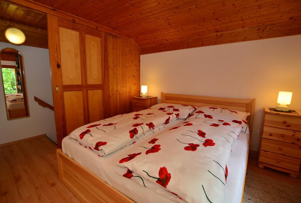 Viragoskert Apartman Heviz Room photo