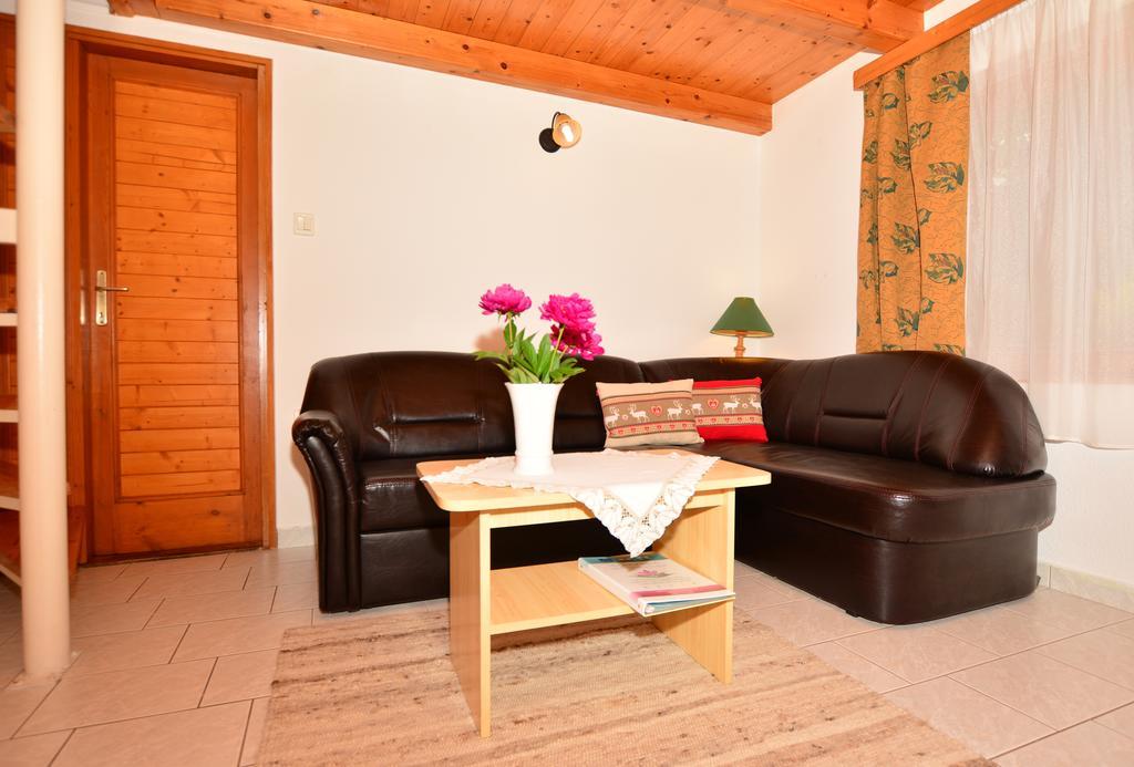 Viragoskert Apartman Heviz Room photo