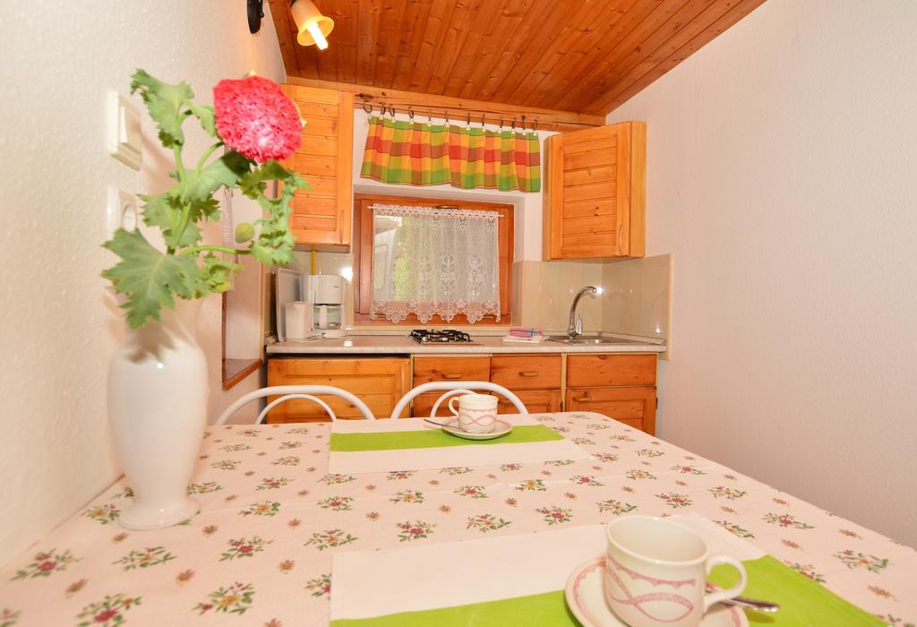 Viragoskert Apartman Heviz Room photo