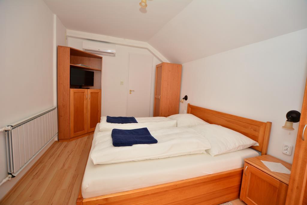 Viragoskert Apartman Heviz Room photo