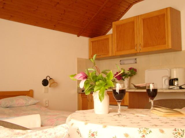 Viragoskert Apartman Heviz Room photo