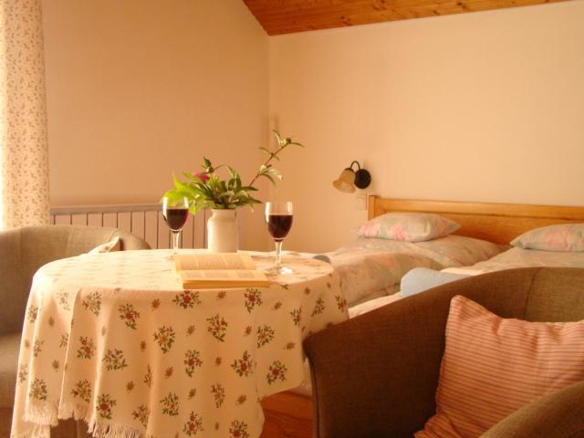 Viragoskert Apartman Heviz Room photo