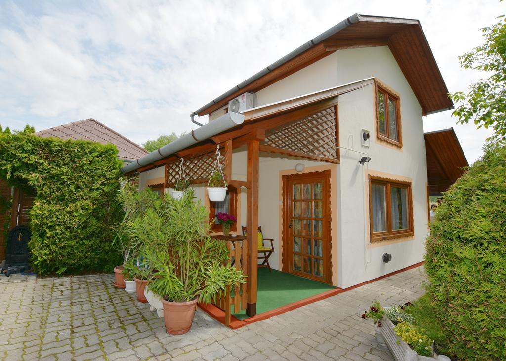 Viragoskert Apartman Heviz Exterior photo