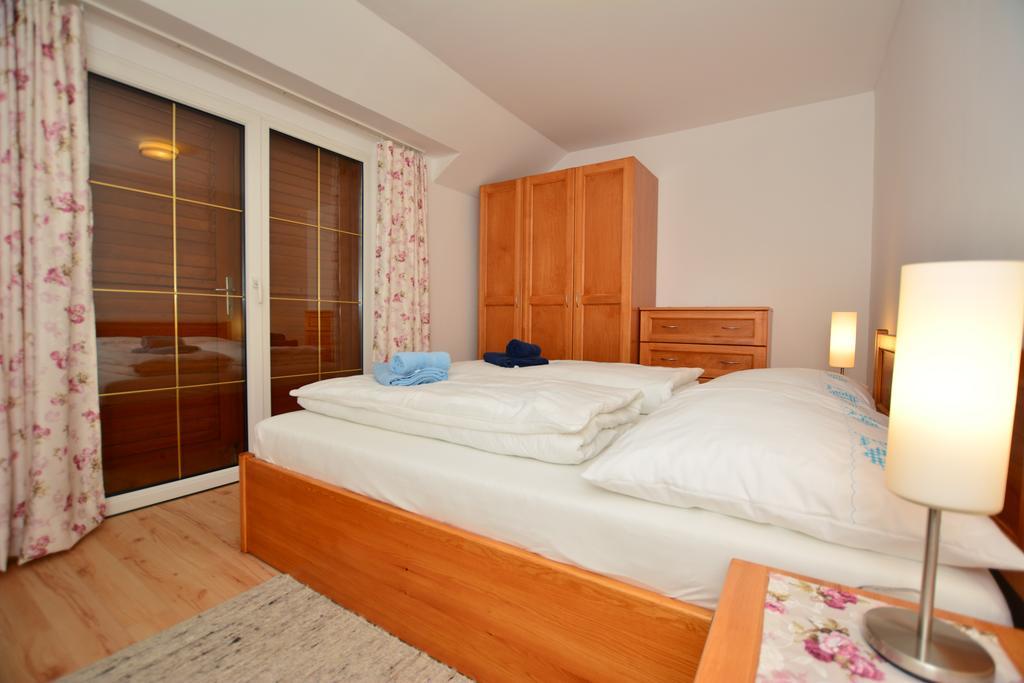 Viragoskert Apartman Heviz Room photo