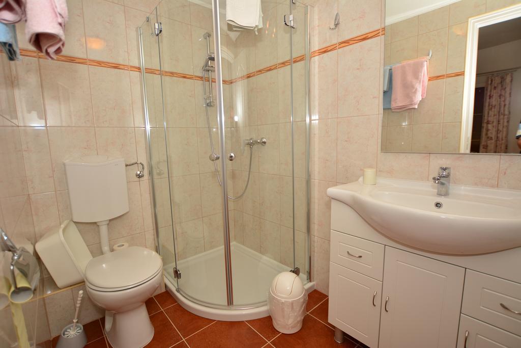 Viragoskert Apartman Heviz Room photo