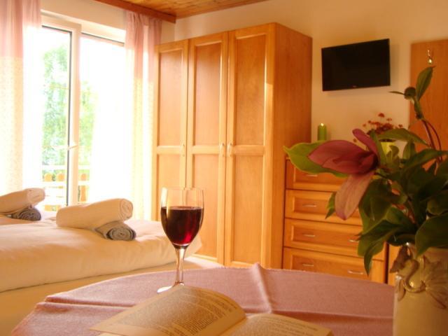 Viragoskert Apartman Heviz Room photo