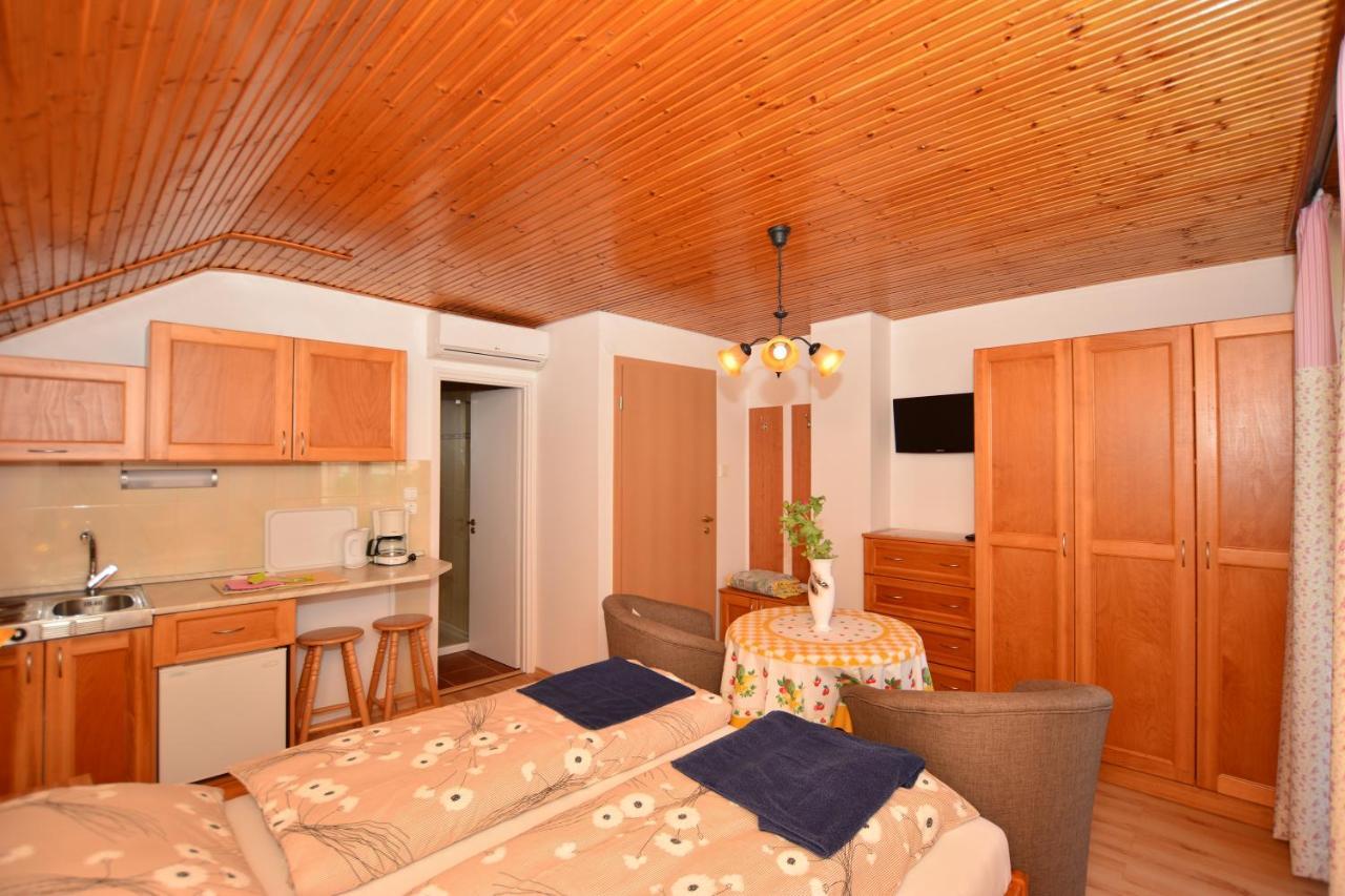 Viragoskert Apartman Heviz Exterior photo