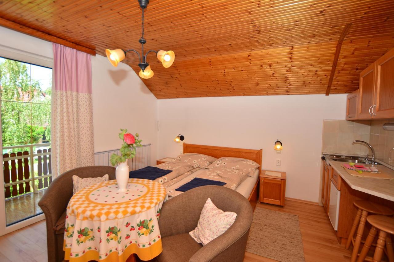 Viragoskert Apartman Heviz Exterior photo