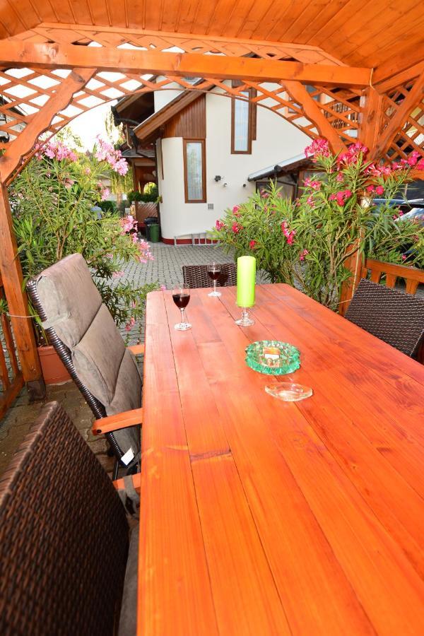 Viragoskert Apartman Heviz Exterior photo